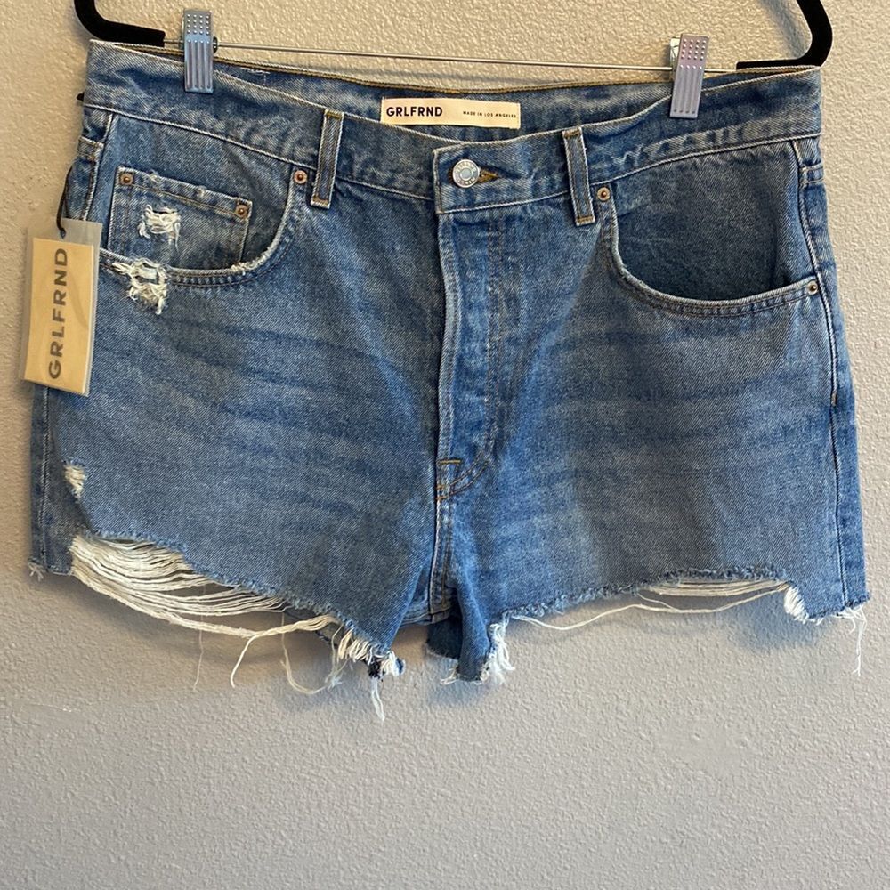 GRLFRND-The Hayden-Distressed boyfriend short-Size 30